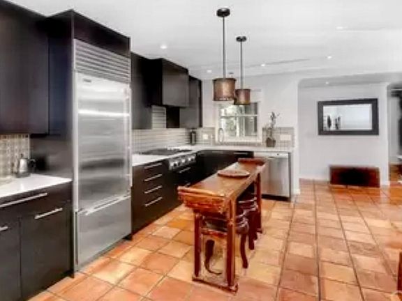 Lots of storage,fire clay deep sink, Bosch dishwasher