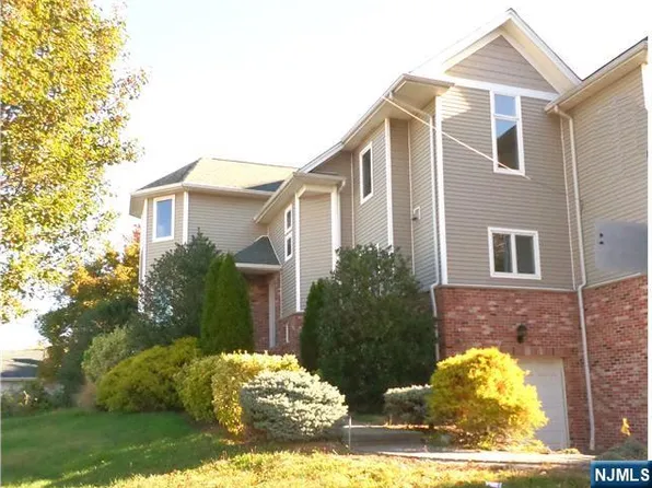 77 W Columbia Ave, Palisades Park, NJ 07650