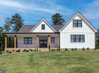 136 Dover Dr, Ball Ground, GA