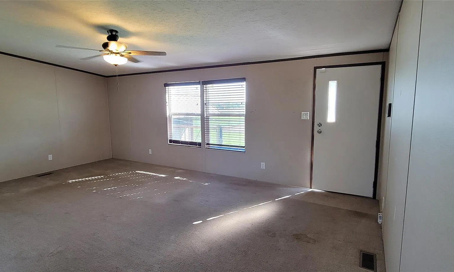 3 bed, 2.0 bath, 1568 sqft, $1,525 — Photo 3