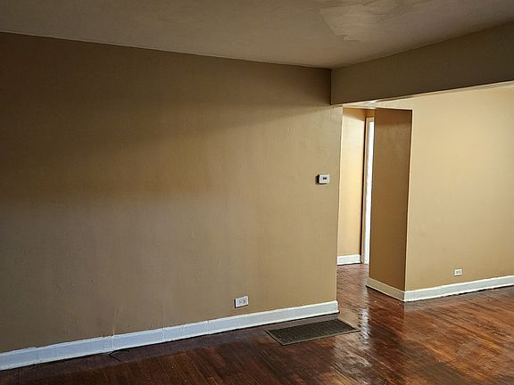 3rd image of 9053 S Laflin St APT 1W
