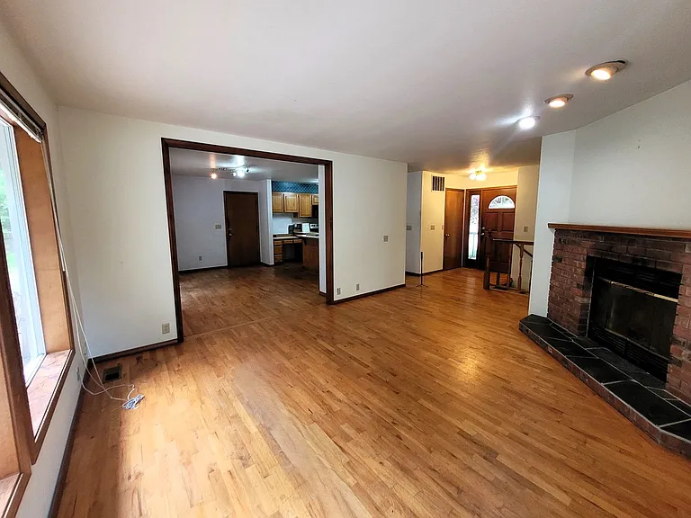 3320 Allen Ave — Photo 5