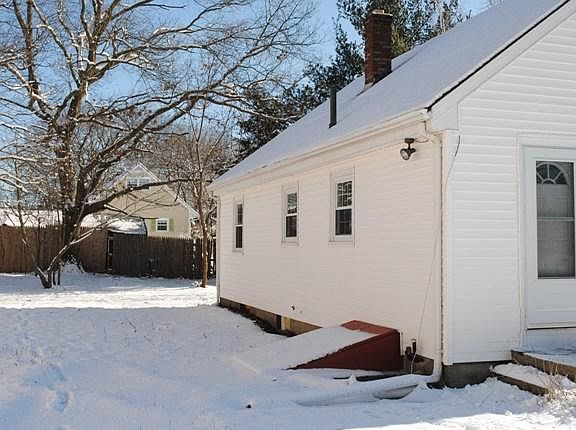 2nd image of 120 E Bourne Ave