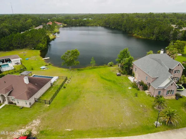 106 Emerald Lake Dr, Waveland, MS 39576