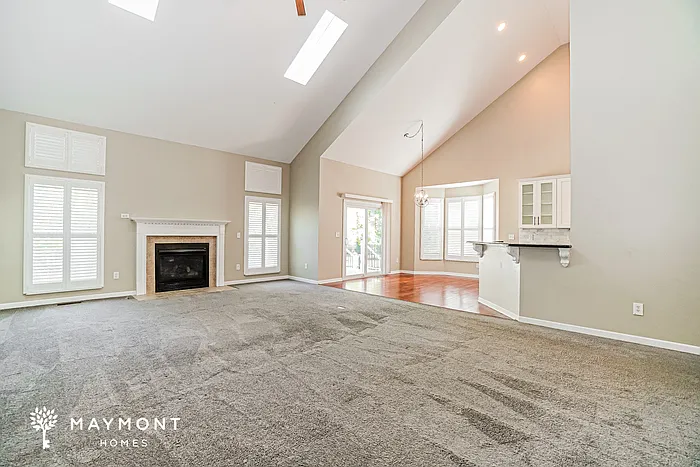 4 bed, 3.5 bath, 4422 sqft, $3,795 — Photo 2