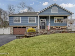 33 Winthrop Dr, Manalapan, NJ