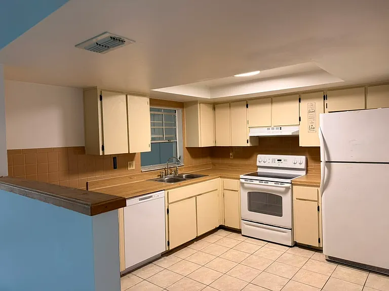 8741 Manos Cir — Photo 3