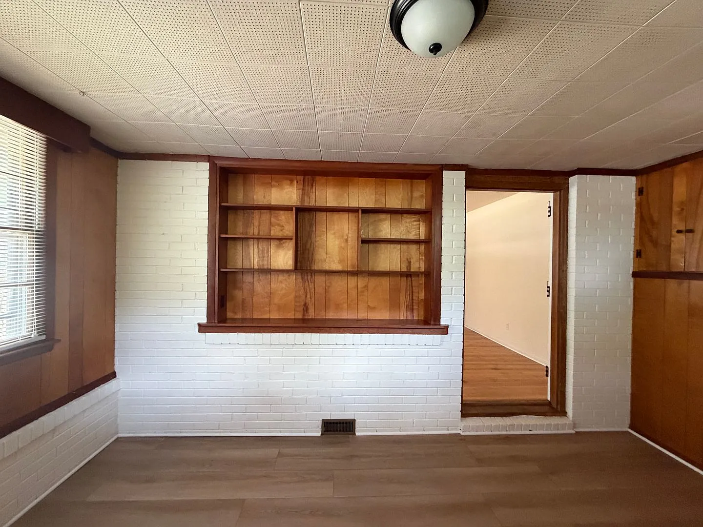 Classic 3BR/2BA Mid-Century Ranch on Ridge Road — Photo 2