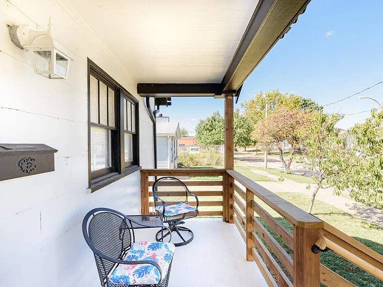6026 Scanlan Ave — Photo 3
