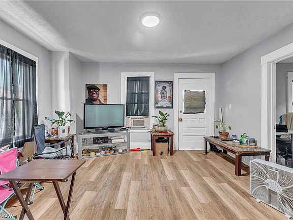 4th image of 9607 Sophia Ave
