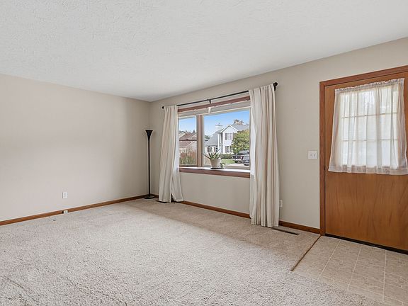 4th image of 609 W Valley Dr