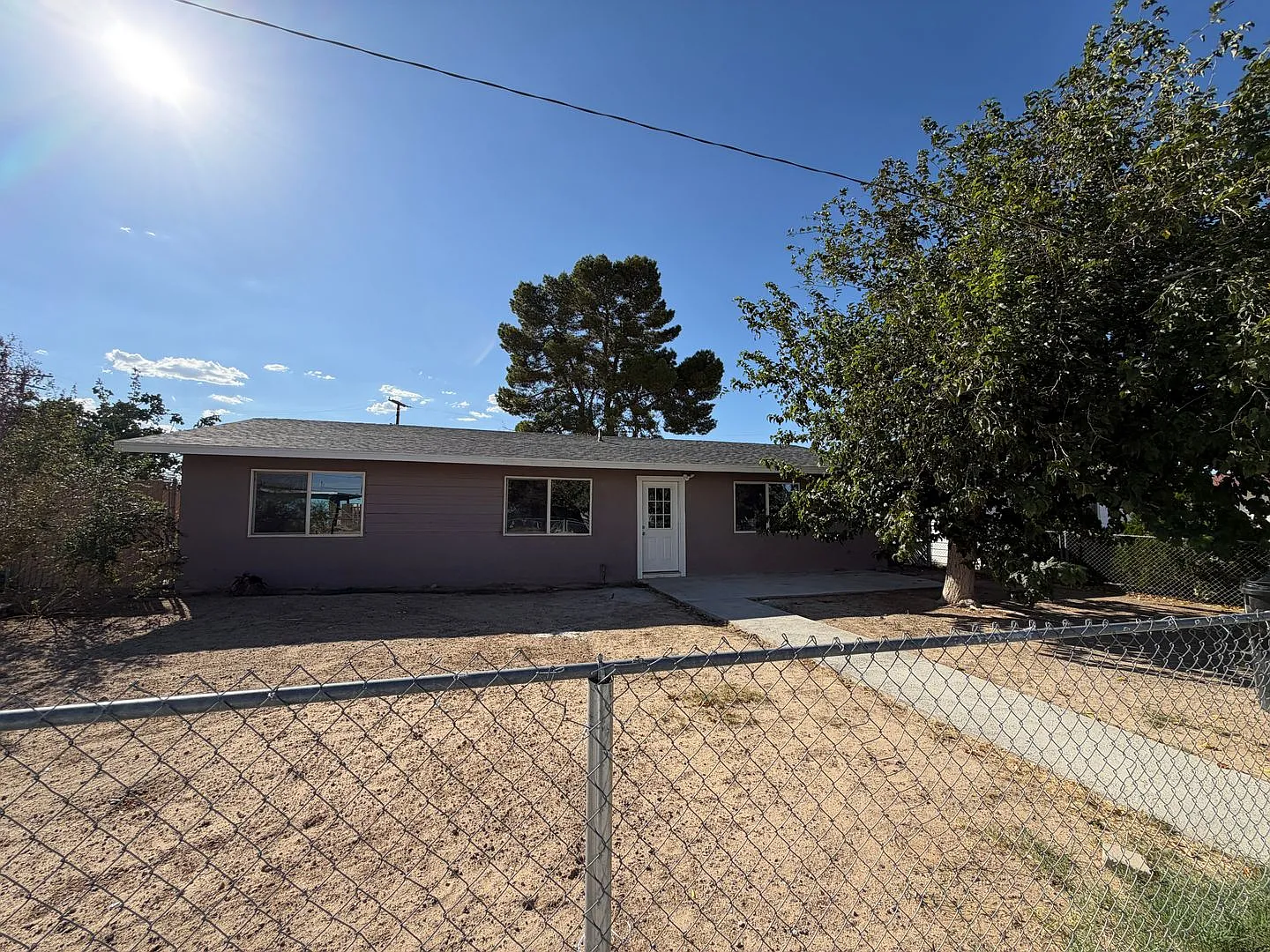 3 Bedroom 2 Bathroom House Located in Grandview — Photo 1