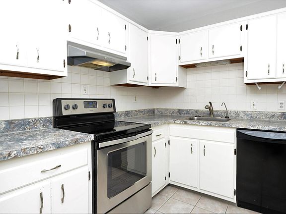 Kitchen with plenty of cabinets!
