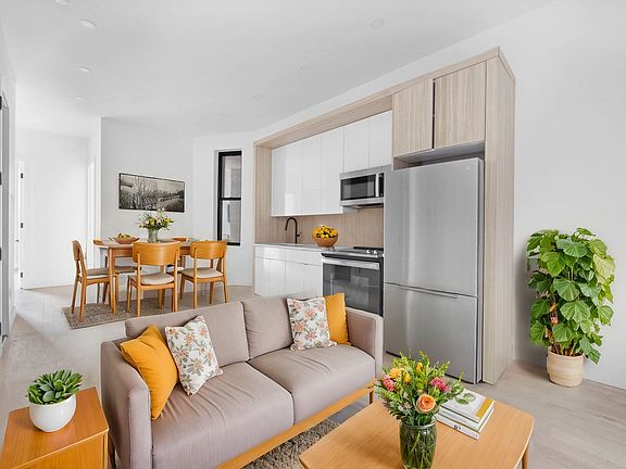 4th image of 346 Vernon Ave #3