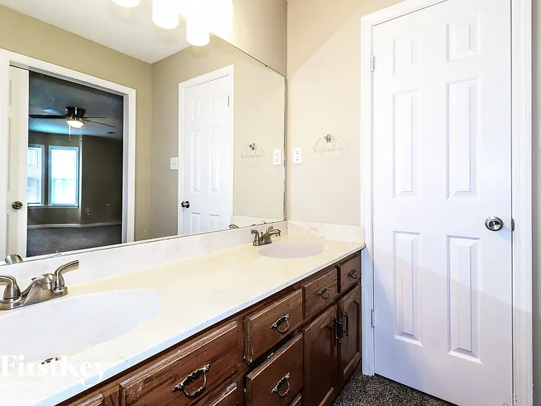 8117 S Regis Pl — Photo 12