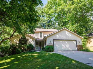 2737 Canyon Bluff Rd, Green Bay, WI 54302