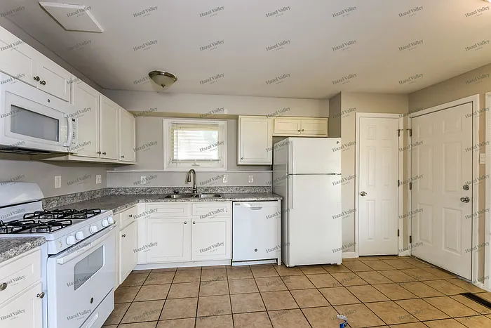 2 bed, 1.0 bath, 1286 sqft, $1,550 — Photo 4