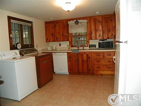 Kitchen with all appliances