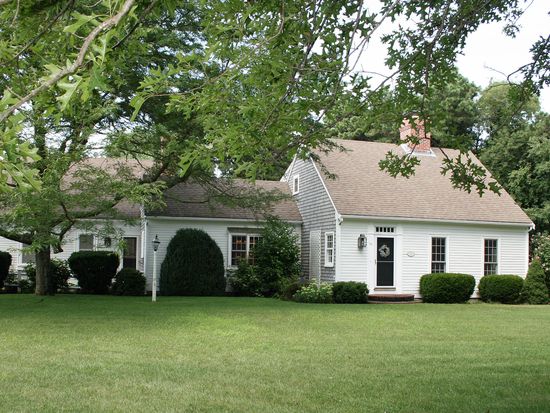 10 Elmcroft Way, Yarmouth Port, MA 02675