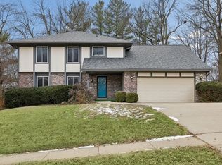 4612 Western Hills Dr, West Des Moines, IA 50265