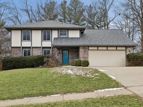 4612 Western Hills Dr, West Des Moines, IA 50265