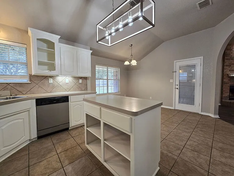 5609 Hunters Ridge Trl — Photo 6