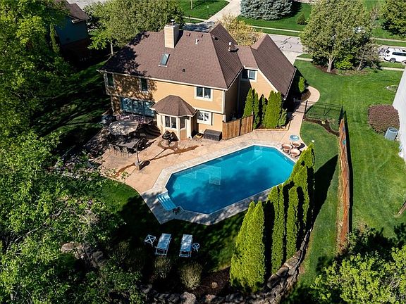 3rd image of 9468 Parkside Dr