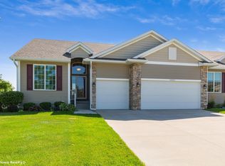 10267 Coventry Cir, Johnston, IA 50131