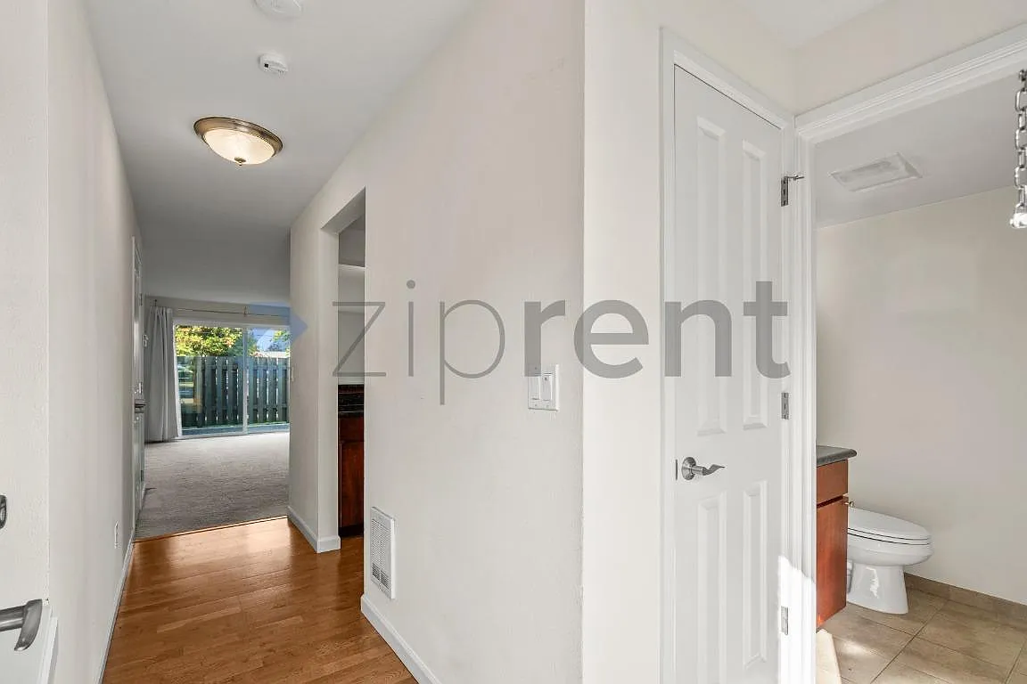 2 bed, 1.5 bath, 950 sqft, $2,900 — Photo 4