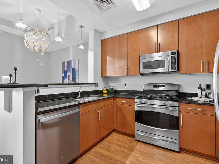 1390 Kenyon St NW #813 — Photo 4