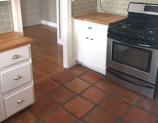 1021 N Havenhurst Dr — Photo 10