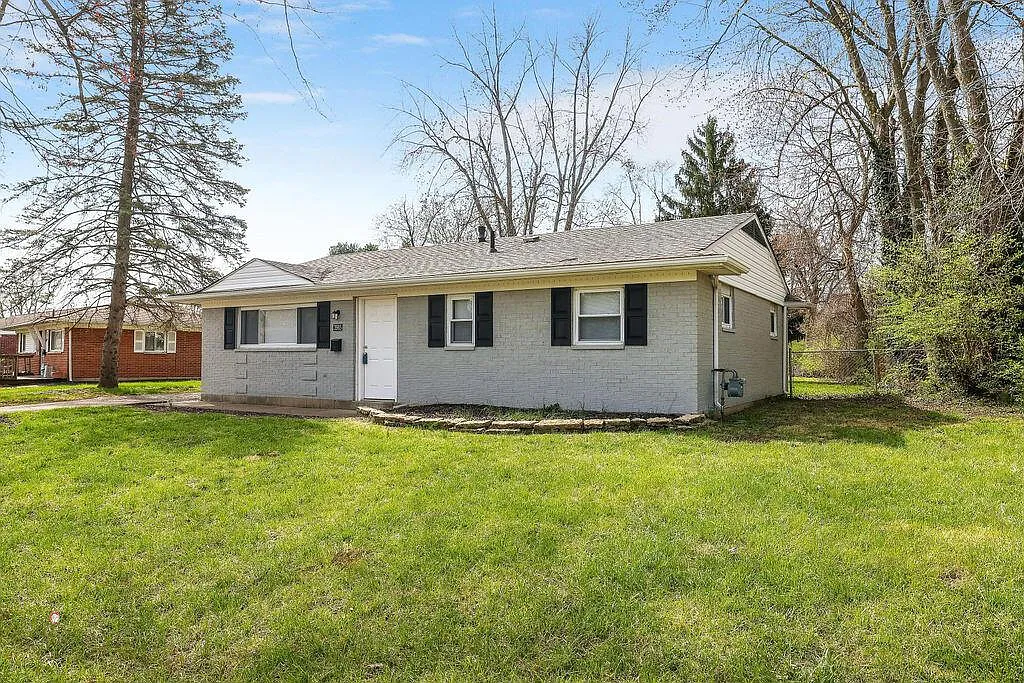 3915 E Fulton St photo 1