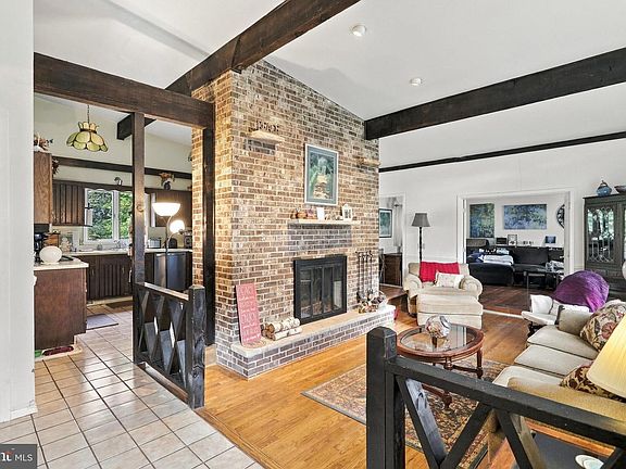 4th image of 65 Victoria Ln