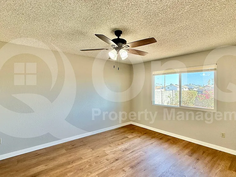 1040 W Yale Dr — Photo 9