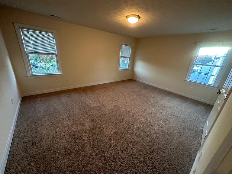 Large upstairs bedroom 2