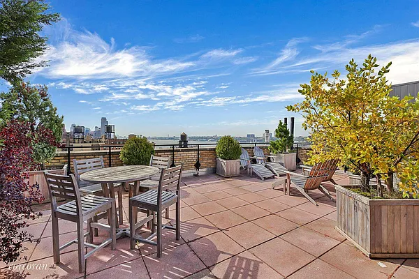 Sold by Corcoran | media 24