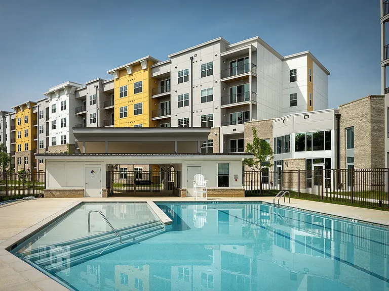 Woodmore Grand — Photo 1