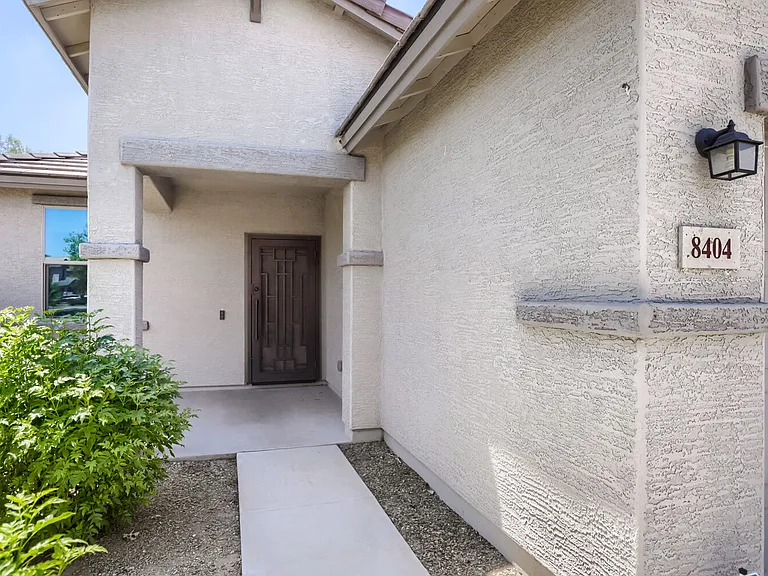 8404 N 62nd Dr — Photo 2