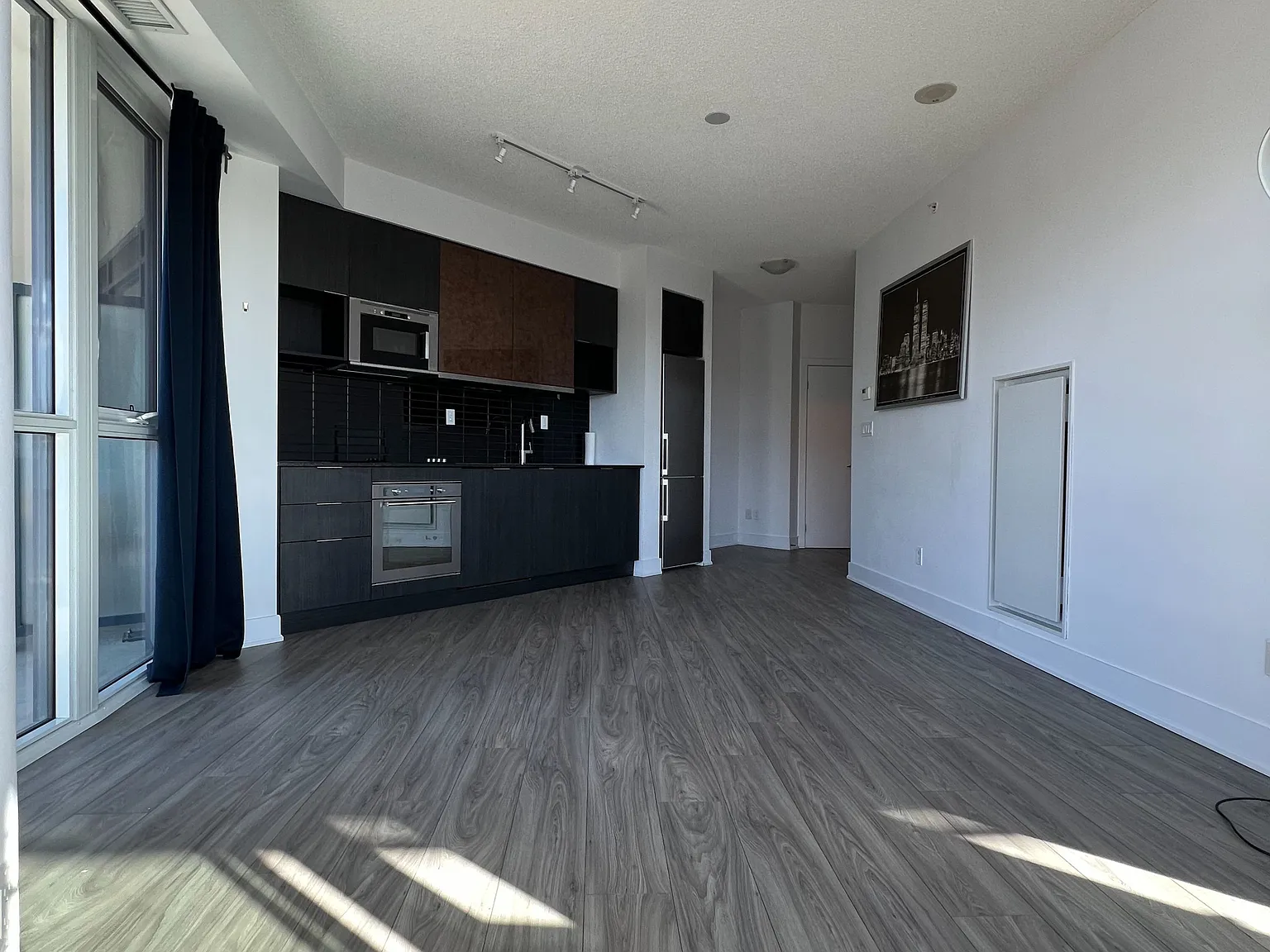 Flaire Condos — Photo 4