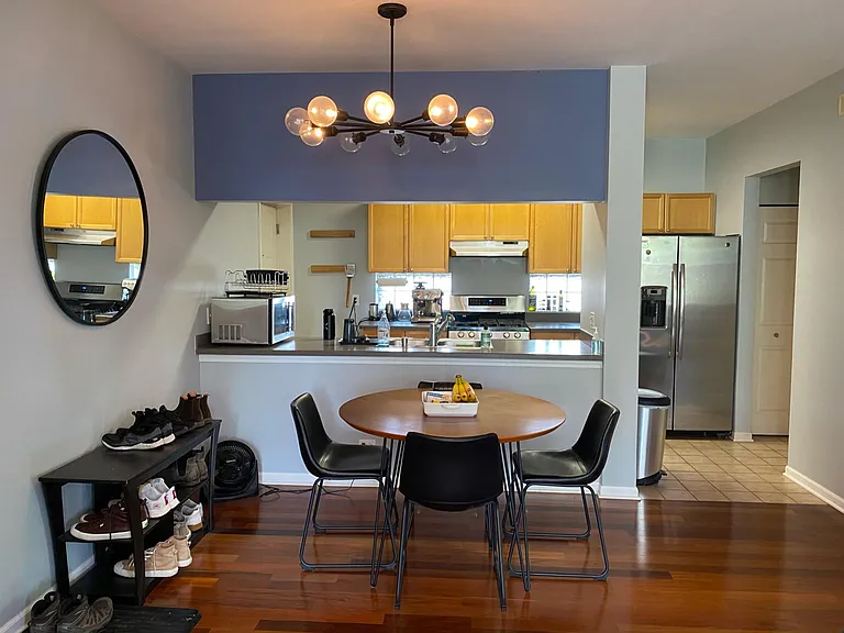 301 W Goethe St #104A — Photo 2
