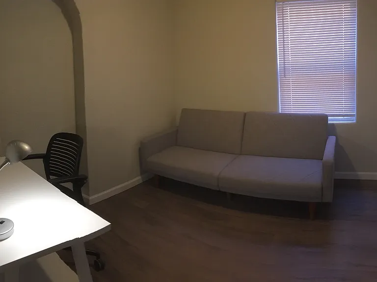 814 Edith Blvd NE #1 — Photo 9