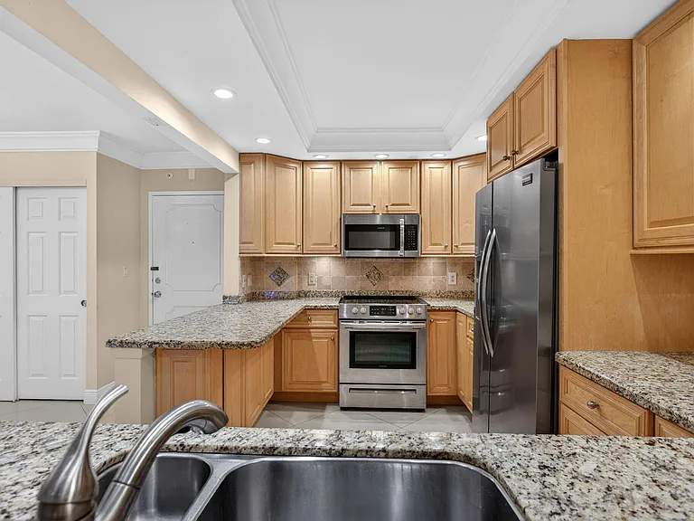 405 N Ocean Blvd #208 — Photo 12
