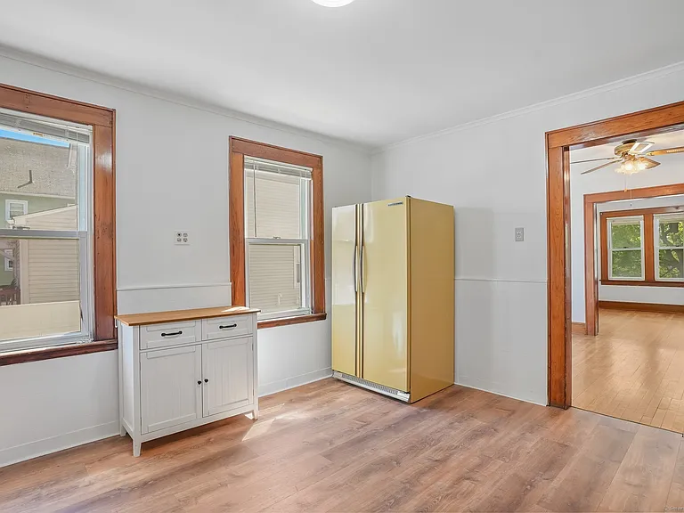 108 Barnum Ter — Photo 5