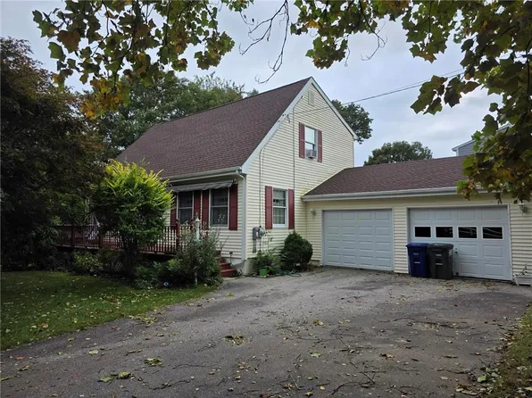 11 Eddy Dr, Westerly, RI 02891