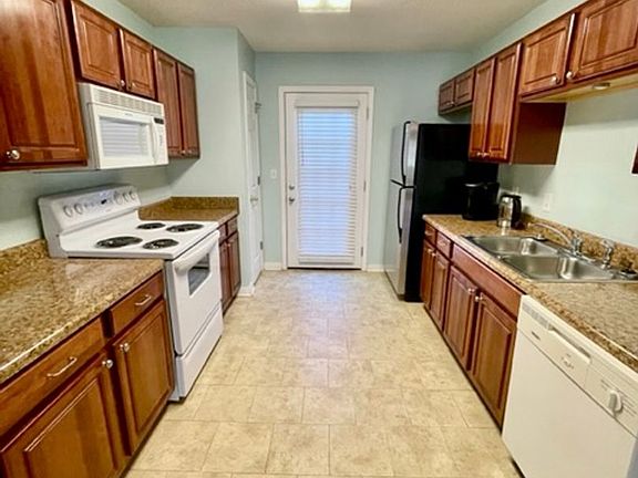 4th image of 890 Dunwoody Pl