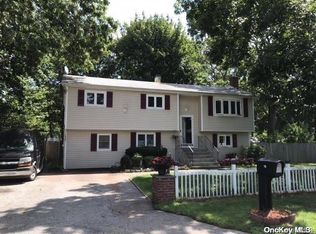 13 Heston Rd, Shirley, NY 11967