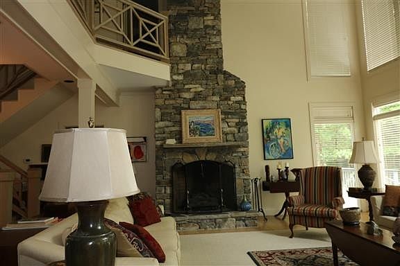 3rd image of 2411 Lakeshore Dr