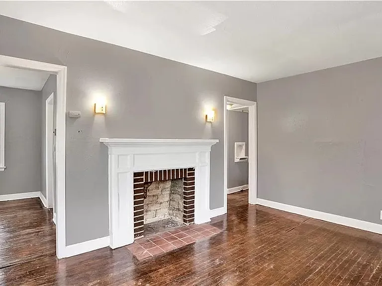 2103 E Victory Dr — Photo 6