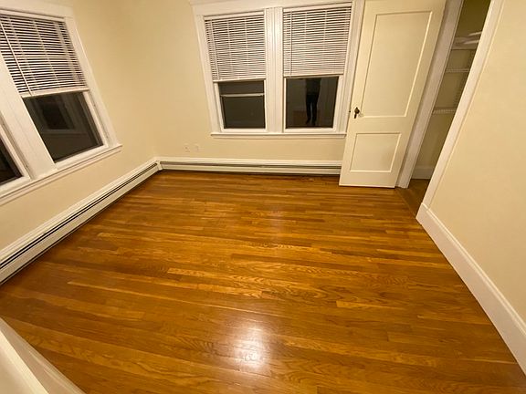 4th image of 25 Safford St #2