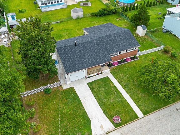5th image of 205 2nd Ave